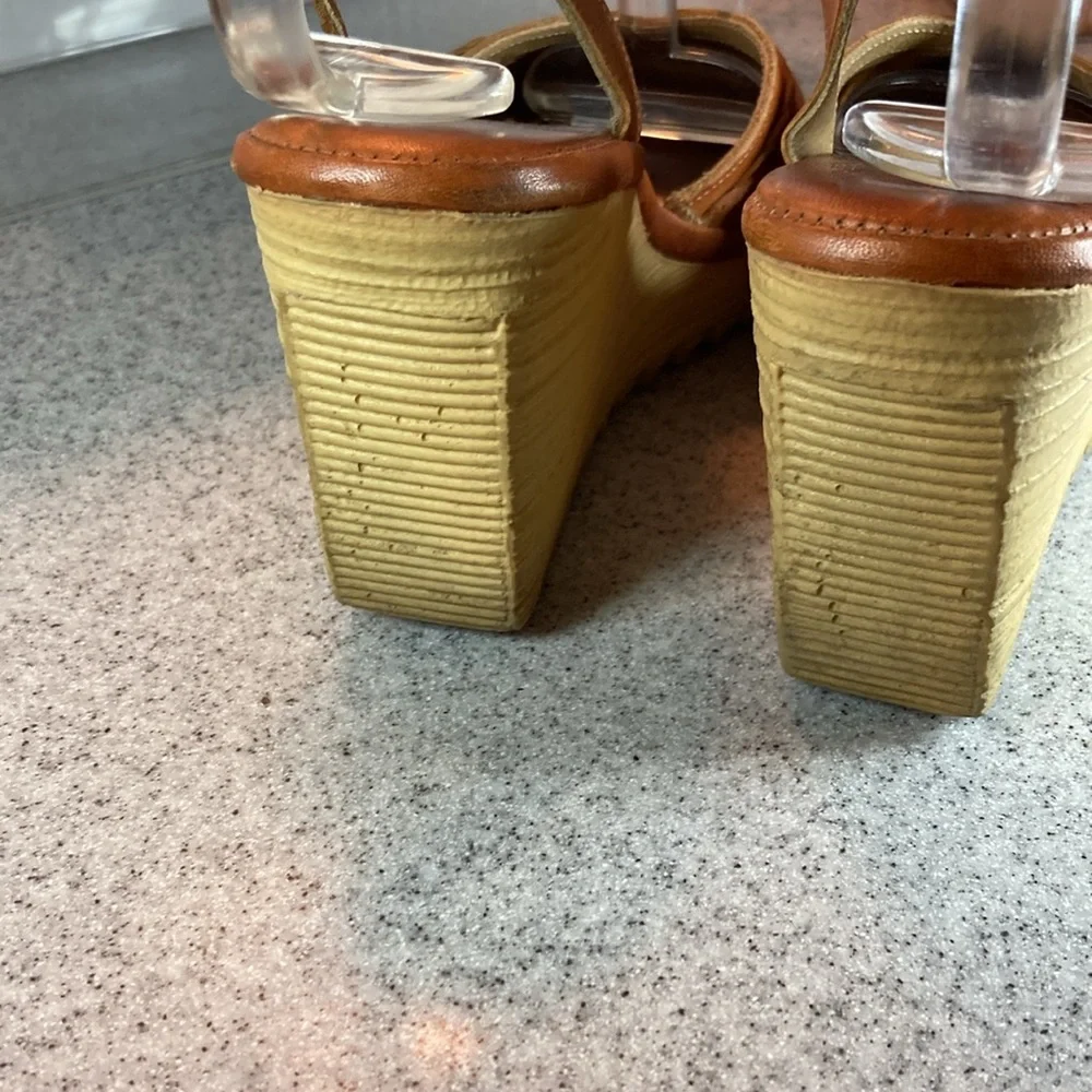 Vintage 80’s Cherokee‎ wedge heels. Cognac leather size 5 original box